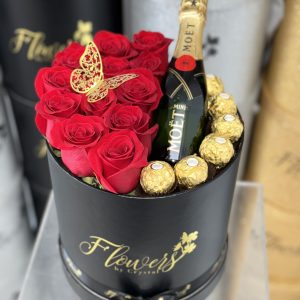 Luxy Round Medium Box with Red Fresh Roses