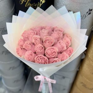 25 Light Pink Glitter Roses